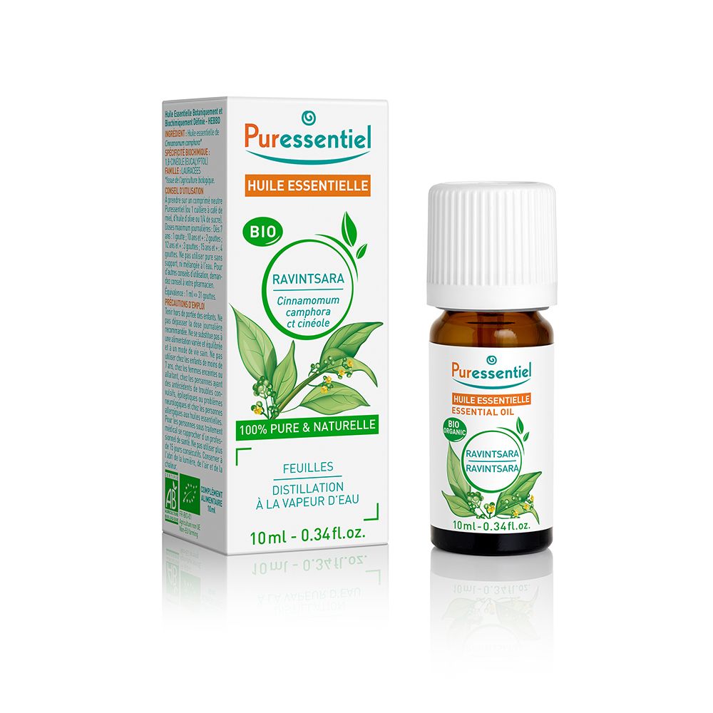 Flacon en verre brun avec bouchon blanc et boîte. Inscription : Puressentiel, Ravintsara, Bio. 10 ml.