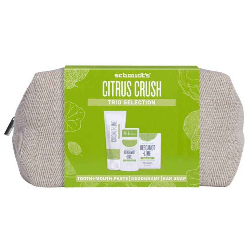 Coffret cadeau avec dentifrice, déodorant et savon. Emballage avec 'CITRUS CRUSH' et 'Schmidt's'. Trousse de toilette beige.