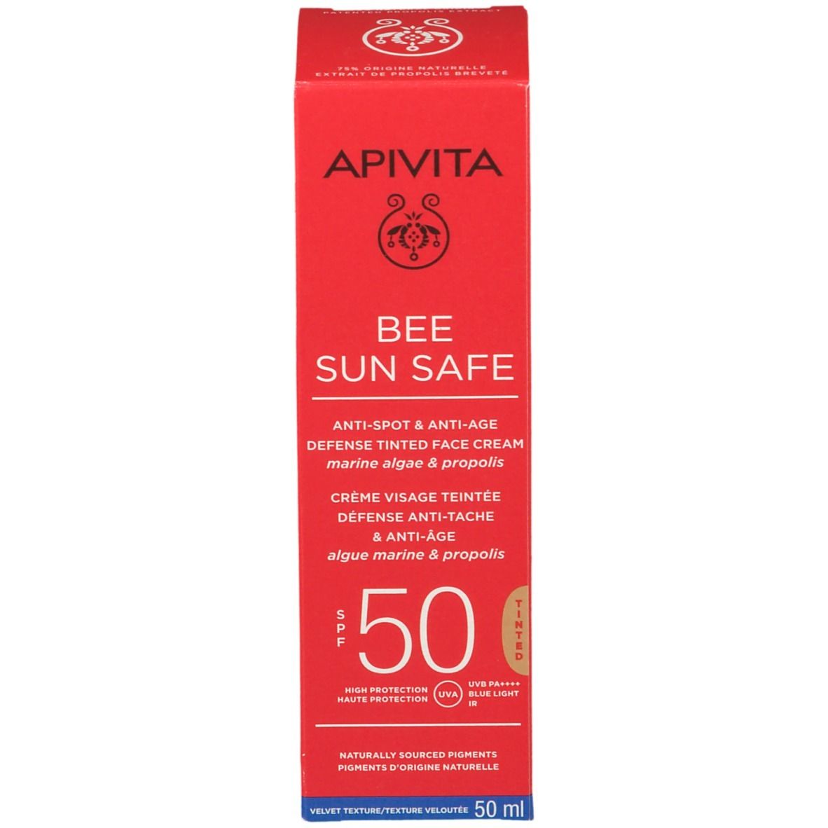 Rode doos met witte tekst. Opschrift: APIVITA, BEE SUN SAFE, Anti-vlekken & Anti-age, getinte gezichtscrème, SPF 50. 50 ml.