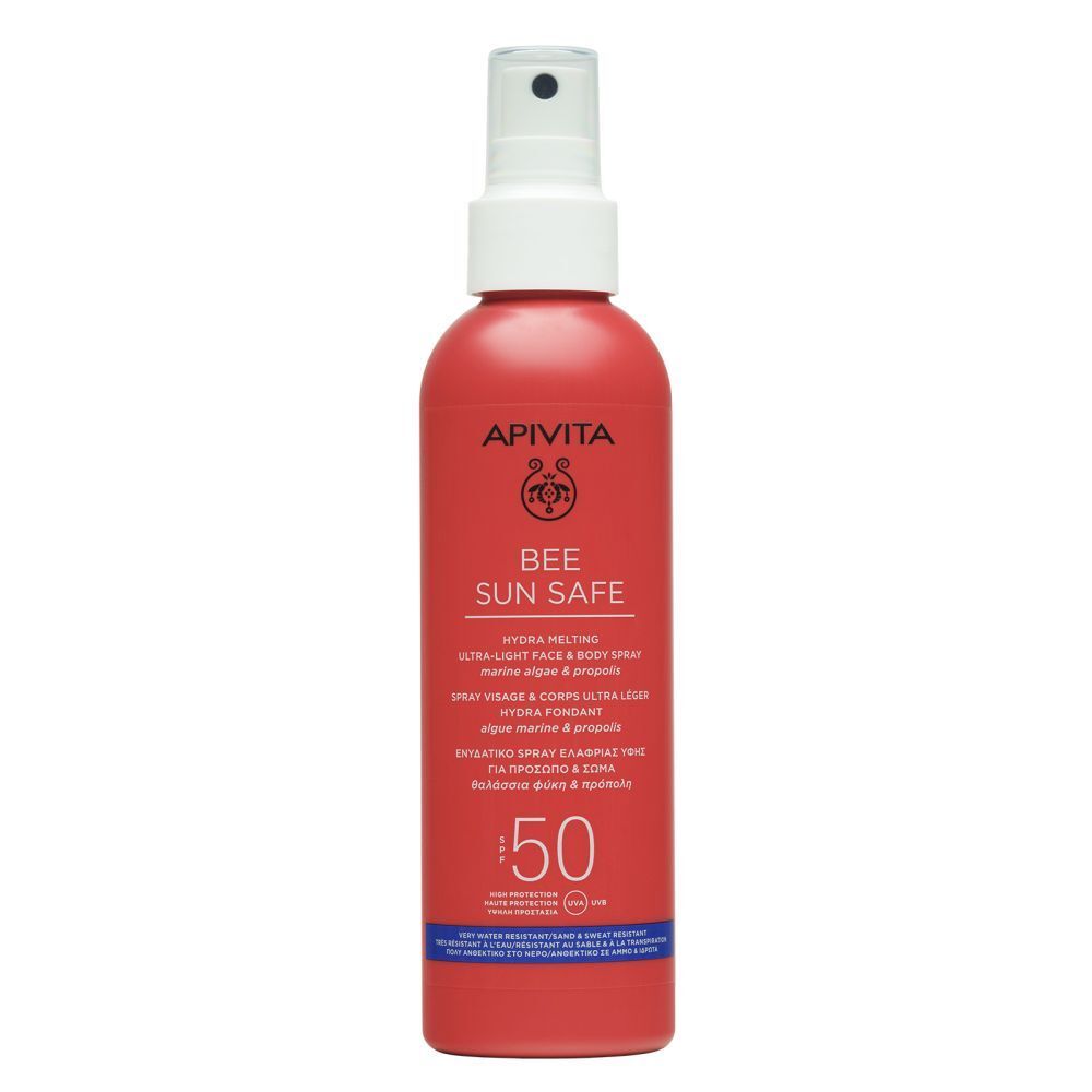 Rode sprayfles met witte sproeikop. Opschrift: APIVITA BEE SUN SAFE, SPF 50. Voor gezicht & lichaam.