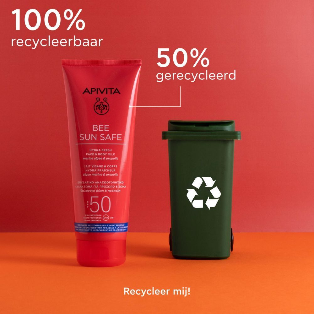 Rode tube zonnecrème naast groene vuilnisbak. Tekst: 100% recyclebaar, 50% gerecycled.