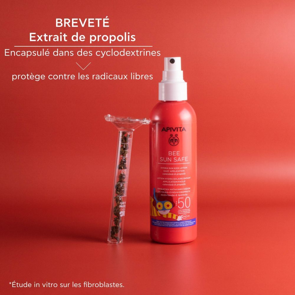Lotion solaire et récipient avec extrait de propolis sur fond rouge. Texte: Extrait de propolis breveté.