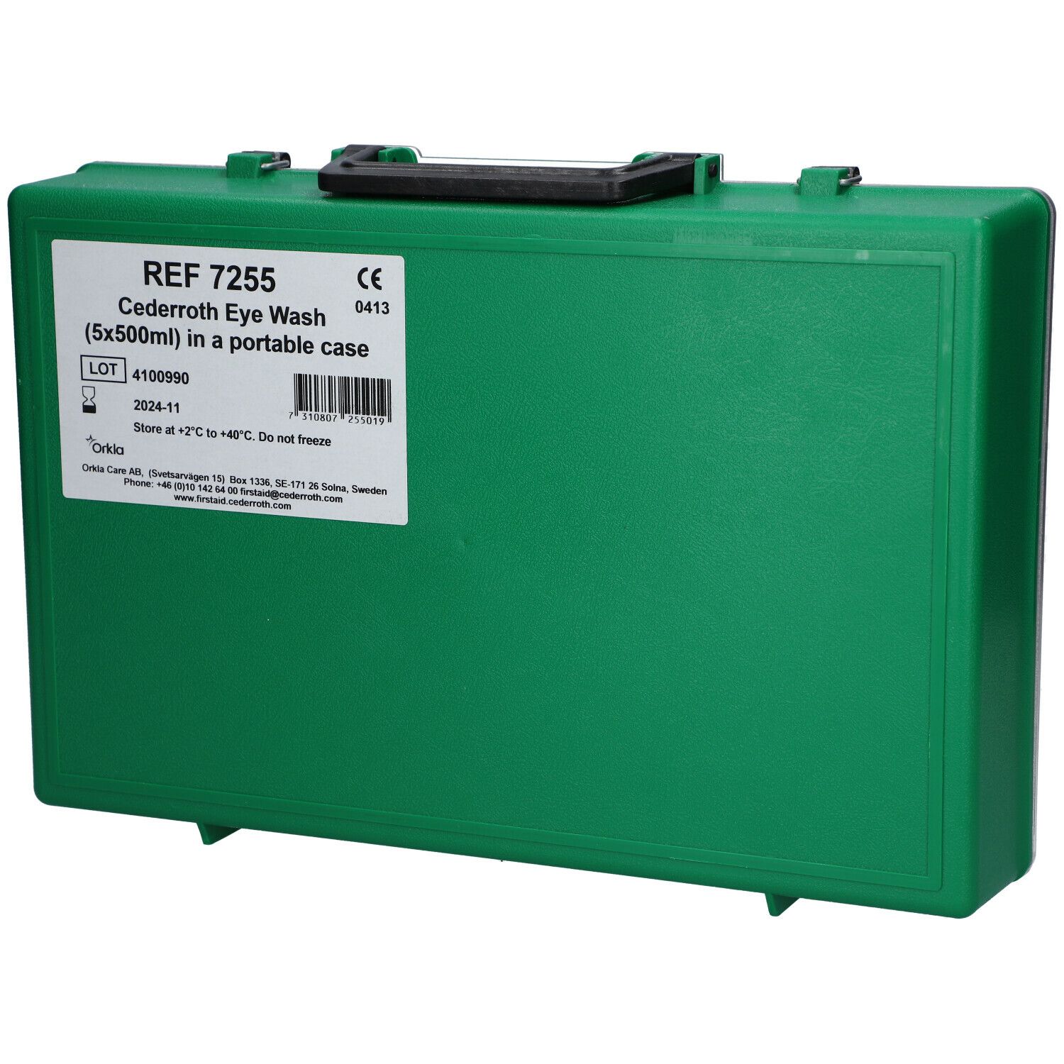 Groene koffer met sticker. Opschrift: REF 7255 Cederroth Eye Wash (5x500ml) in a portable case. CE-markering.