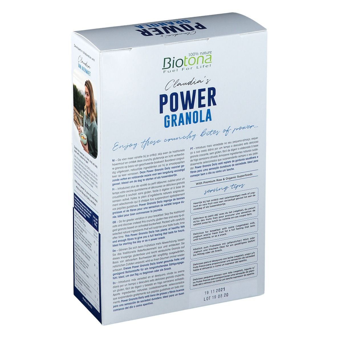 Achterkant van de Biotona Power Granola Daily verpakking. Tekst over het product en serveertips. Met datum.