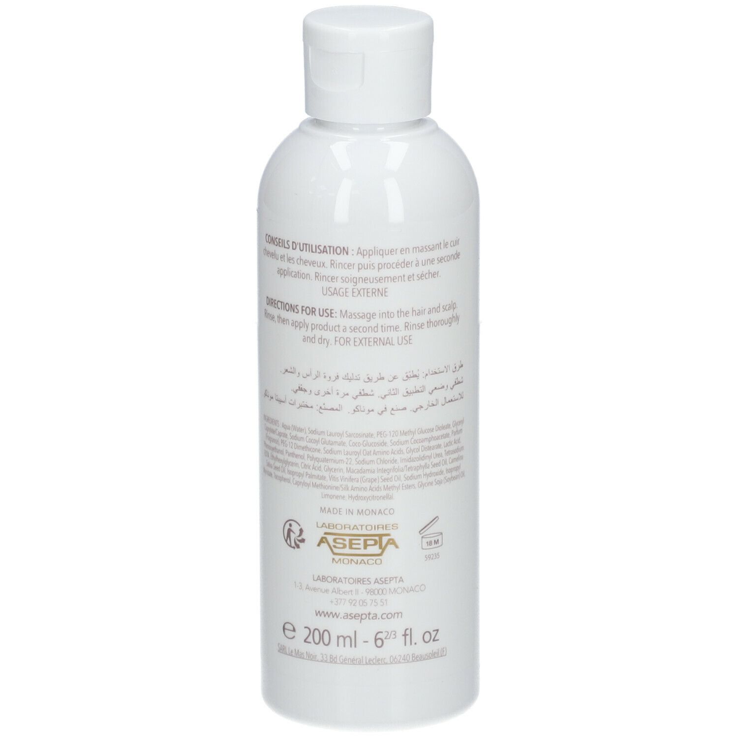 Achterkant van een witte shampoo fles. Tekst met instructies en fabrikant info.