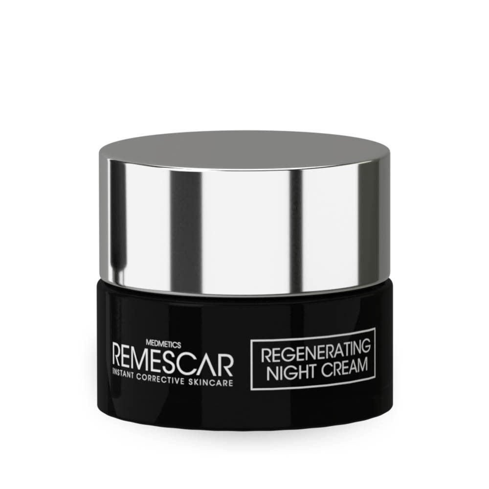 Donkere crèmepot met zilveren deksel. Opschrift: Remescar, Regenerating Night Cream.