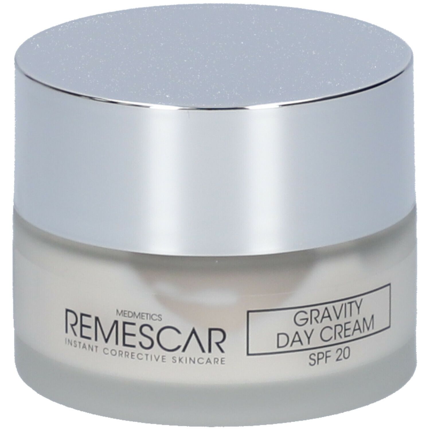 Crèmepot met zilveren deksel. Etiket met "Remescar Gravity Day Cream SPF 20".
