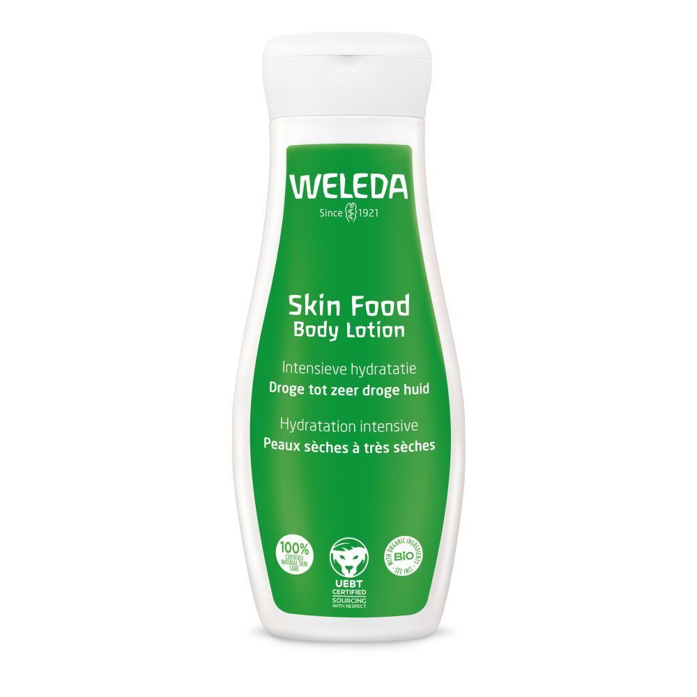 Groene fles met witte dop. Opschrift: Weleda Skin Food Body Lotion. Certificeringen: 100% natuurlijke ingrediënten, Vegan, Bio.