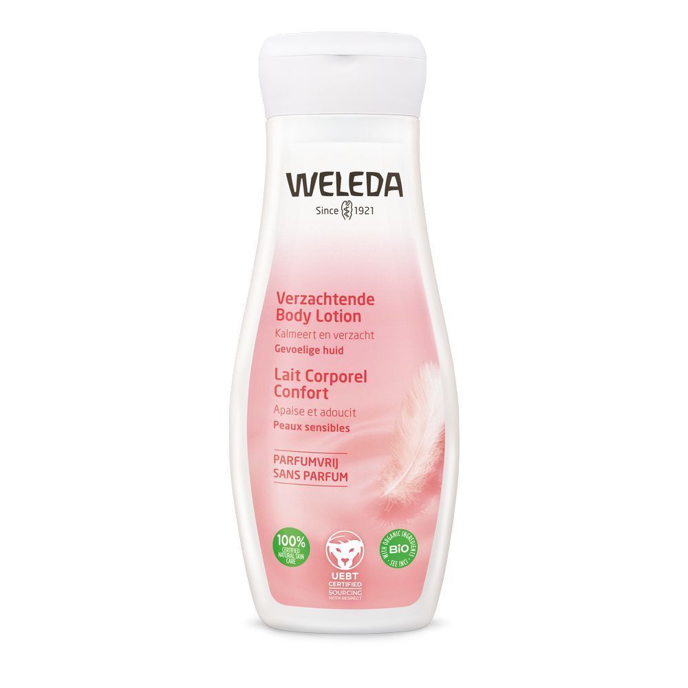 Weleda bodylotion fles. Witte dop, roze etiket met tekst. Logo en tekst: "Verzachtende Body Lotion". Keurmerk: "100%"