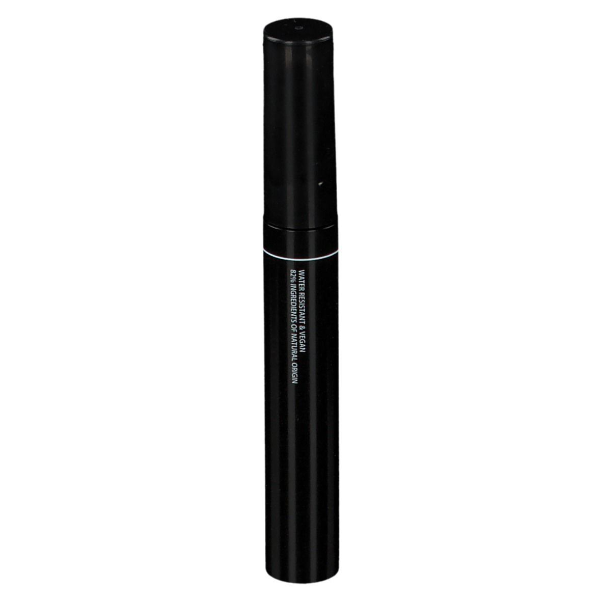 Schwarze Mascarahülse. Aufschrift: WATER RESISTANT & VEGAN.