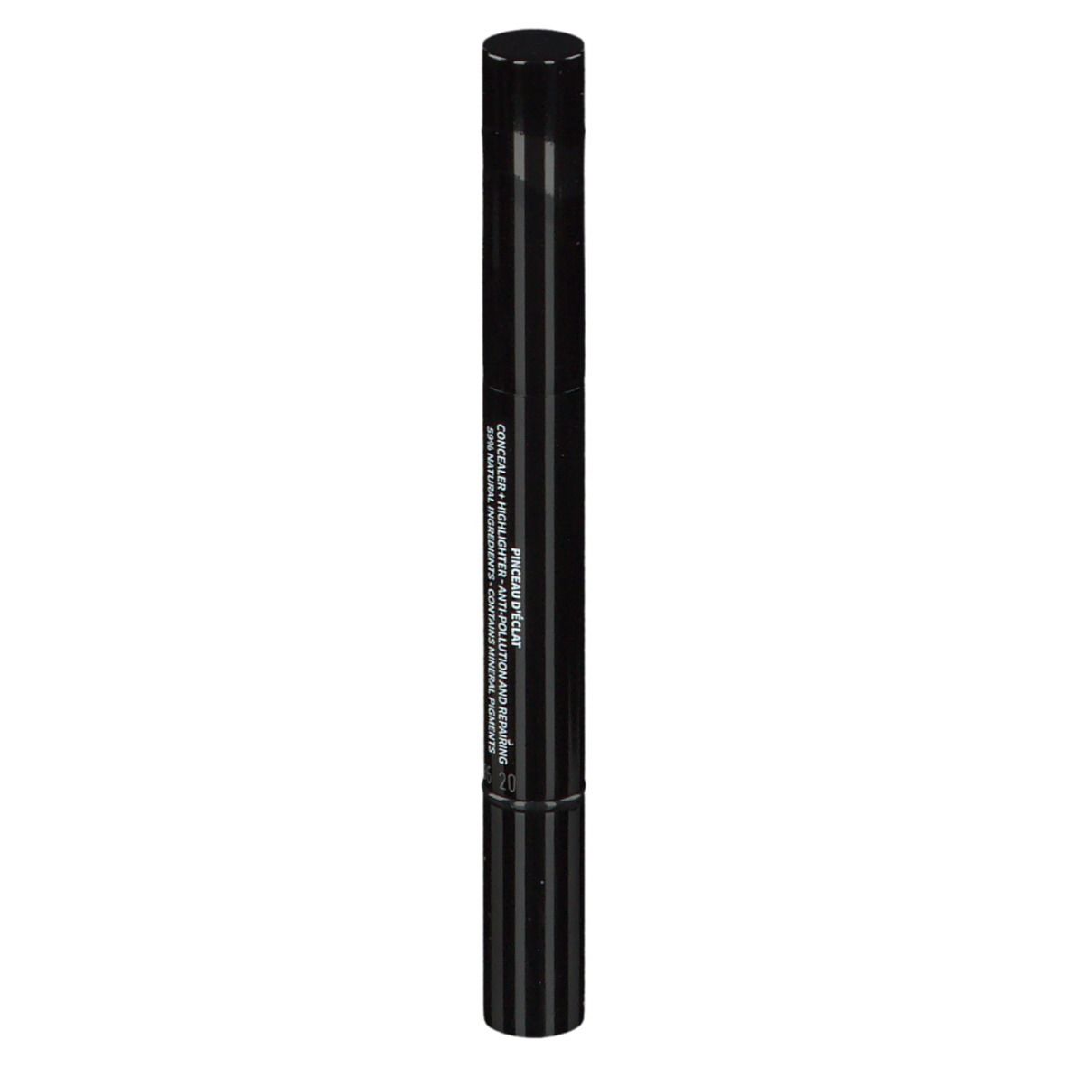 Zwarte pen. Cilindrische vorm met glanzend oppervlak. Tekst: Concealer, Highlighter, Anti-vervuiling en Reparatie.