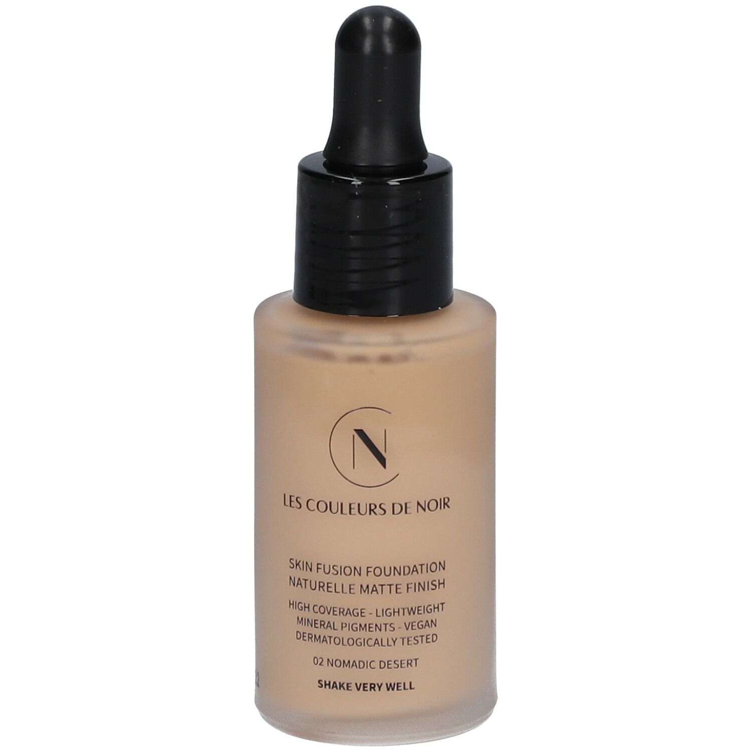 Flesje foundation met zwarte pipet. Opschrift: Skin Fusion Foundation, 02 Nomadic Desert.