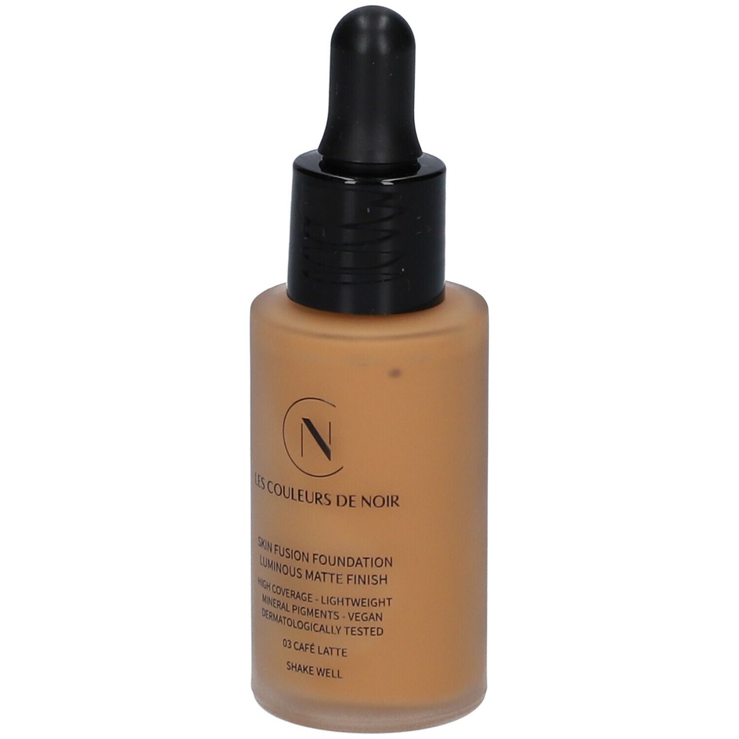 Foundationflesje, bruine vloeistof, zwarte dop. Opschrift: Les Couleurs de Noir, 03 Café Latte, Shake well.