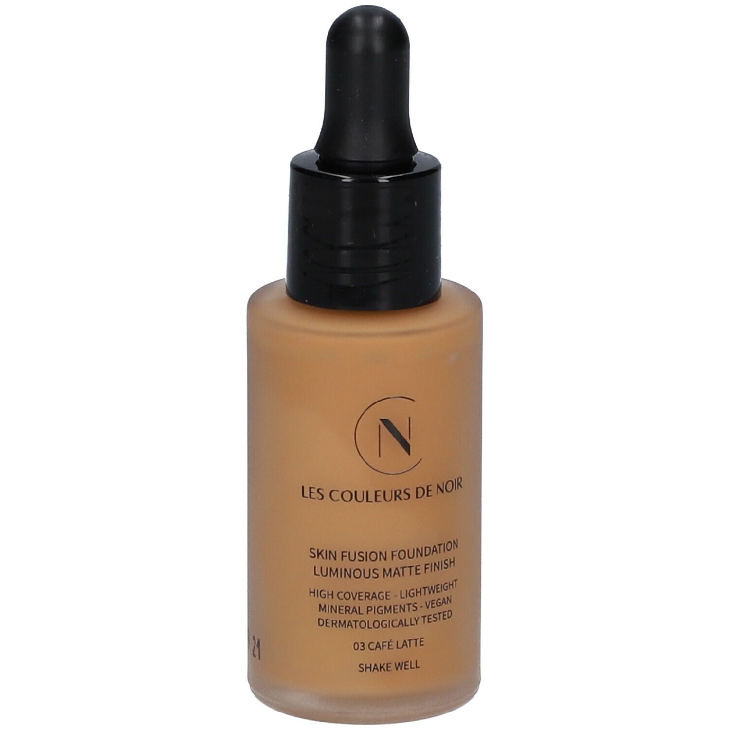 Foundationflesje, bruine vloeistof, zwarte dop. Opschrift: Les Couleurs de Noir, 03 Café Latte, Shake well.