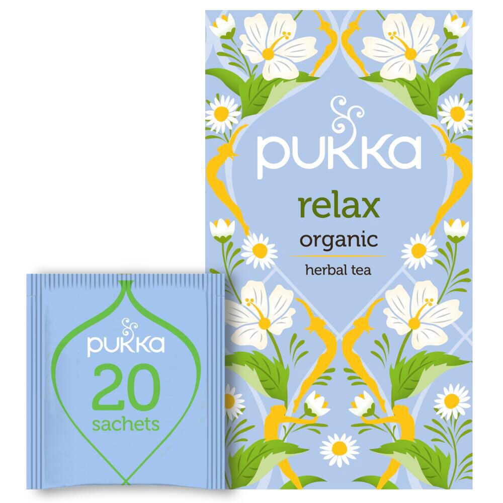 Lichtblauwe Pukka Relax theeverpakking met 20 zakjes. Enkele theezakje ernaast. Beide met logo en bloemmotief.