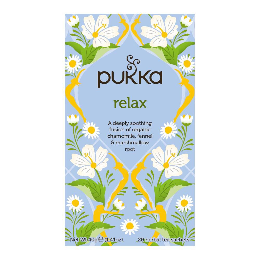 Lichtblauwe Pukka Relax theeverpakking met bloemmotief. Bevat 20 theezakjes. Tekst: 'A deeply soothing fusion...'