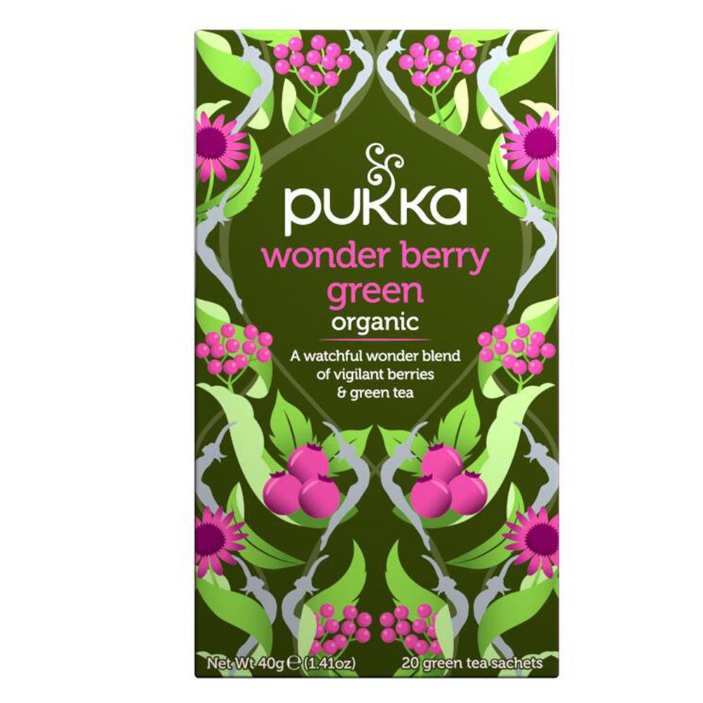Thé vert baies. Emballage rectangulaire avec motifs de baies et fleurs. Logo Pukka et nom du produit.