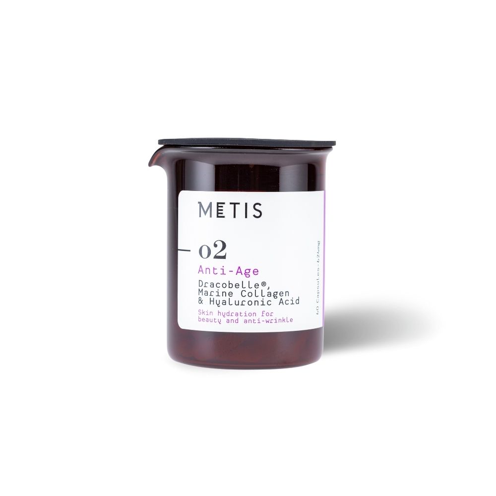 Voordelen van Metis Anti-Age 02. Capsules op stof. Tekst: strakkere huid, minder rimpels.