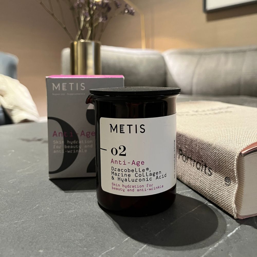 METIS 02 Anti-Age potje en doos. Productinfo op etiket en verpakking.