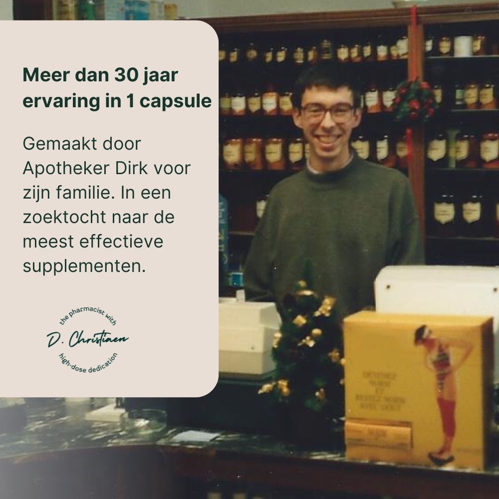 Apotheker Dirk voor winkel. Tekst: 30+ jaar ervaring in 1 capsule. Zoeken naar effectieve supp.