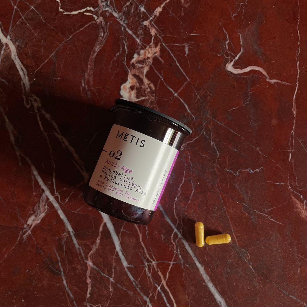 Ingrediënten per dosis (3 capsules). Tabel met ingrediënten, hoeveelheden en referentie.