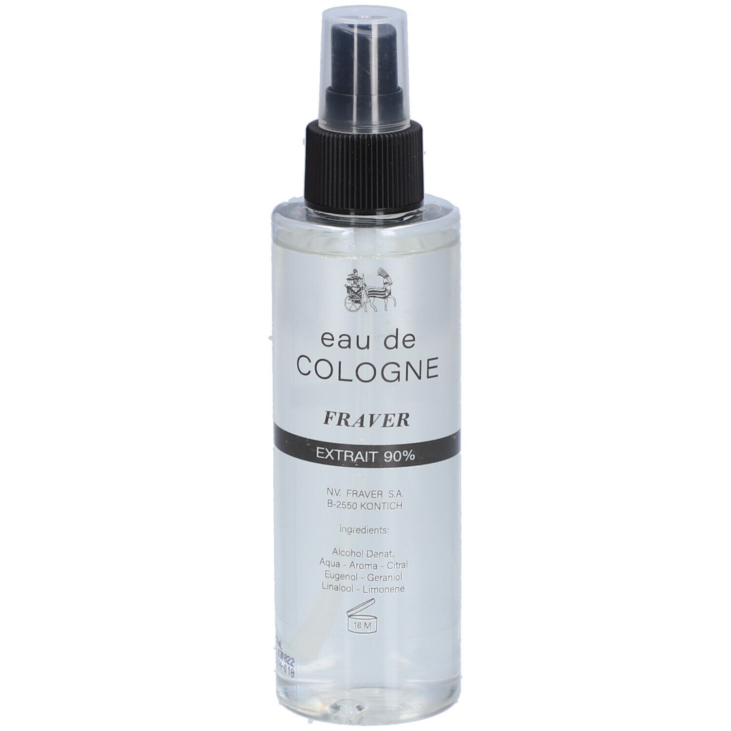 Heldere Eau de Cologne in een spuitfles. Zwarte spuitkop, wit etiket met tekst: Eau de Cologne, Fraver, Extrait 90%.