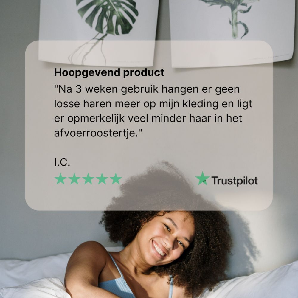 Femme au lit. Texte : Produit prometteur. Après 3 semaines, plus de cheveux lâches sur les vêtements.