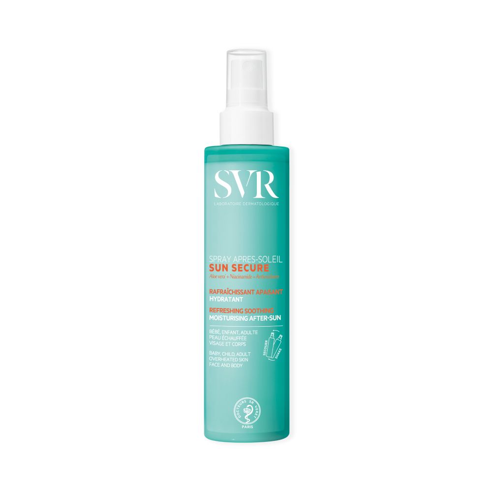 Turquoise sprayfles met witte sproeikop. Opschrift SVR, Sun Secure, Spray Après-Soleil. Certificeringslogo zichtbaar.