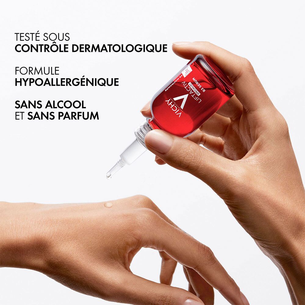 Handen houden fles met pipet. Serum wordt op de hand aangebracht. Tekst: Dermatologisch getest.