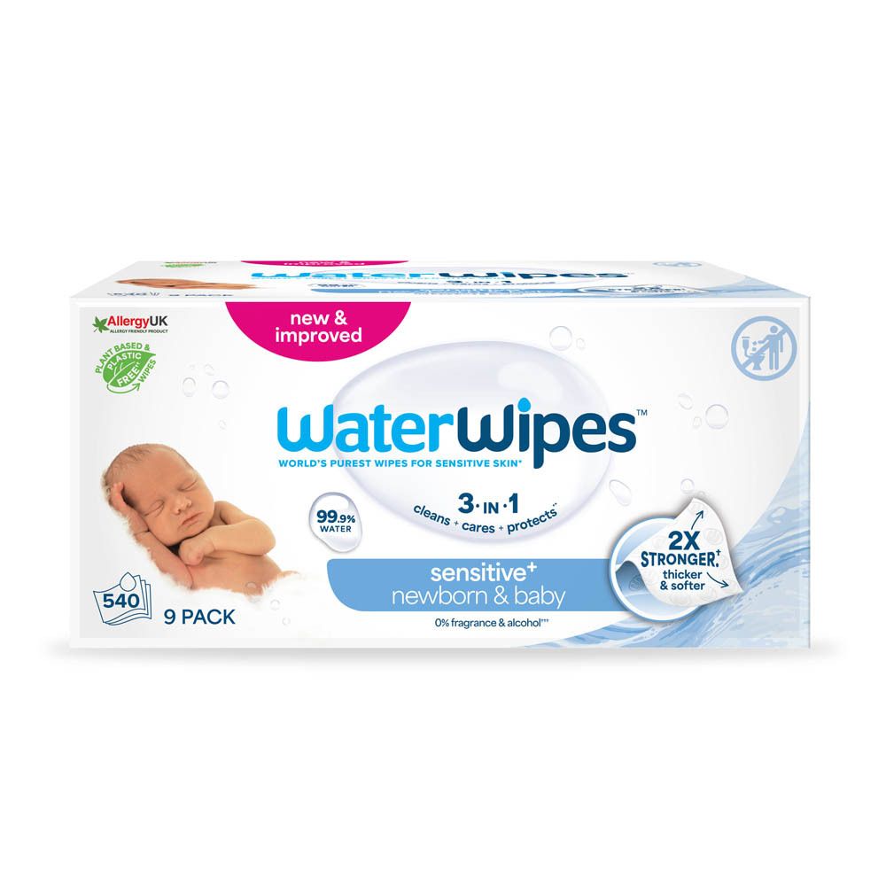 WaterWipes® Feuchttücher, 9er-Packung. Verpackung mit Baby-Illustration und Produktinformationen. Enthält 99,9% Wasser.