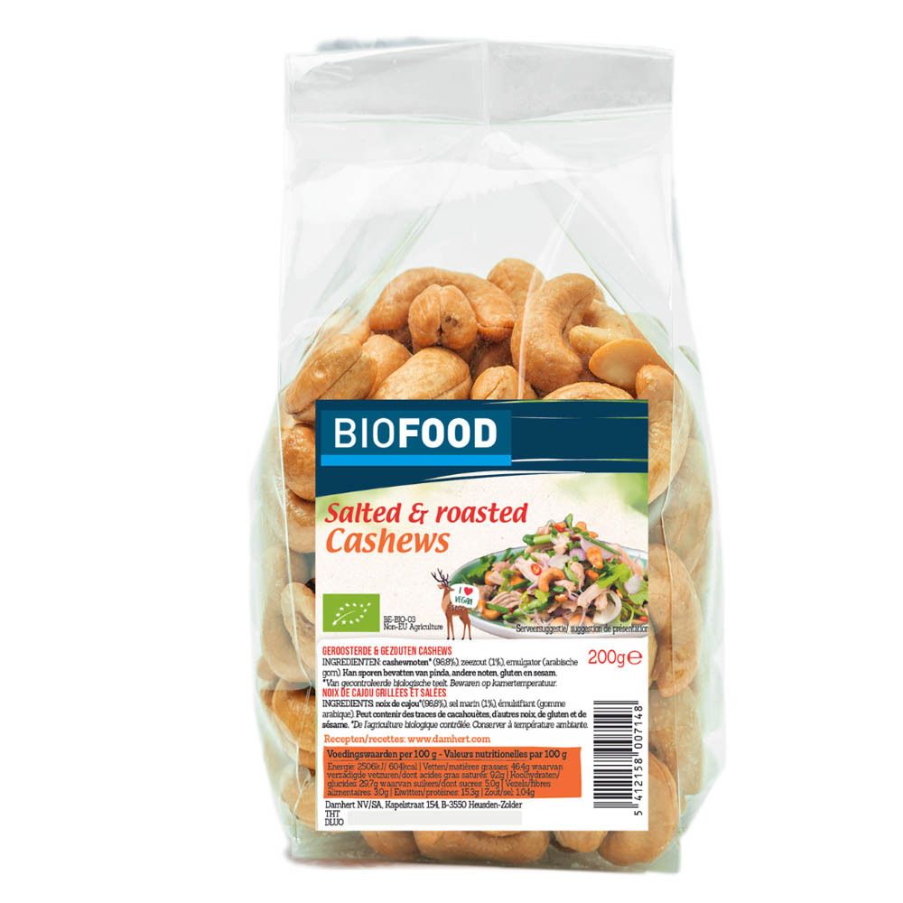 Gesalzene und geröstete Cashews in transparenter Verpackung. BIOFOOD-Logo und Produktbezeichnung auf dem Etikett.