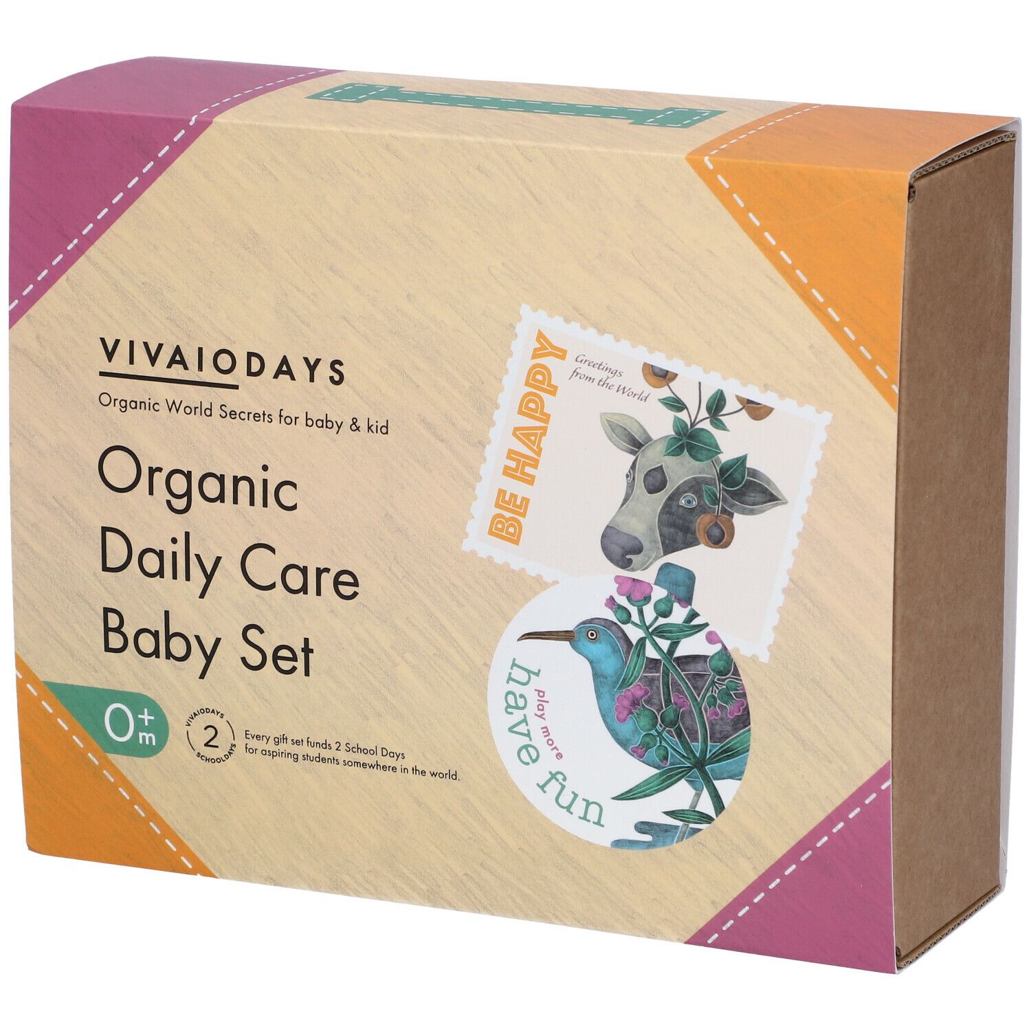 Verpakking van de babyverzorgingsset. Bedrukt met koe- en vogelmotieven, en productnaam.