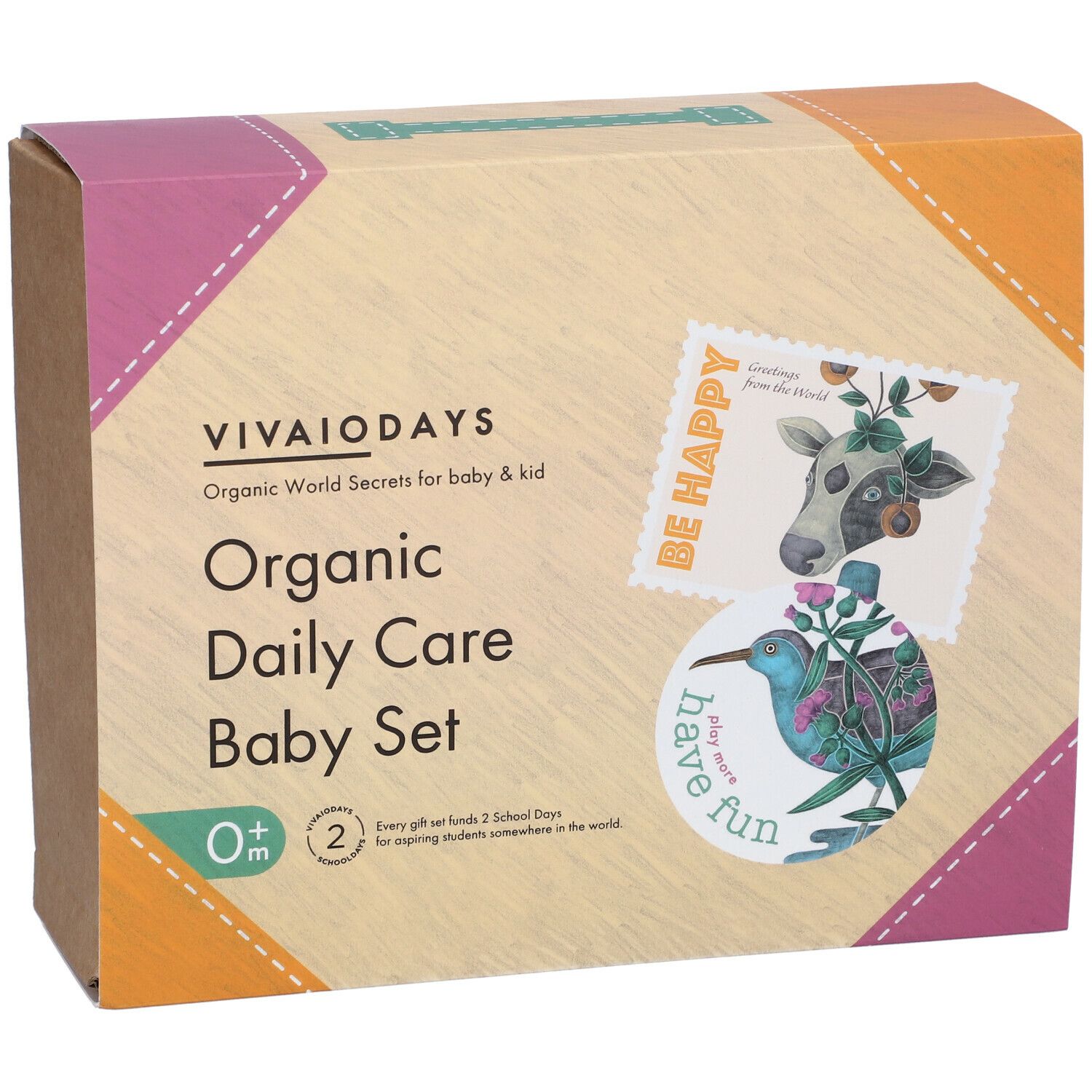 Verpakking van de babyverzorgingsset. Bedrukt met koe- en vogelmotieven, en productnaam.