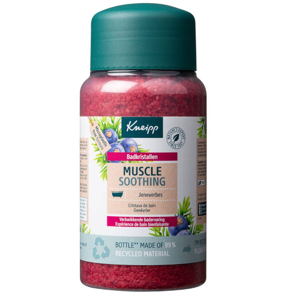 Ronde fles met rode badkristallen. Groene dop. Opschrift: Kneipp, Badekristalle, Muscle Soothing, Jeneverbes.