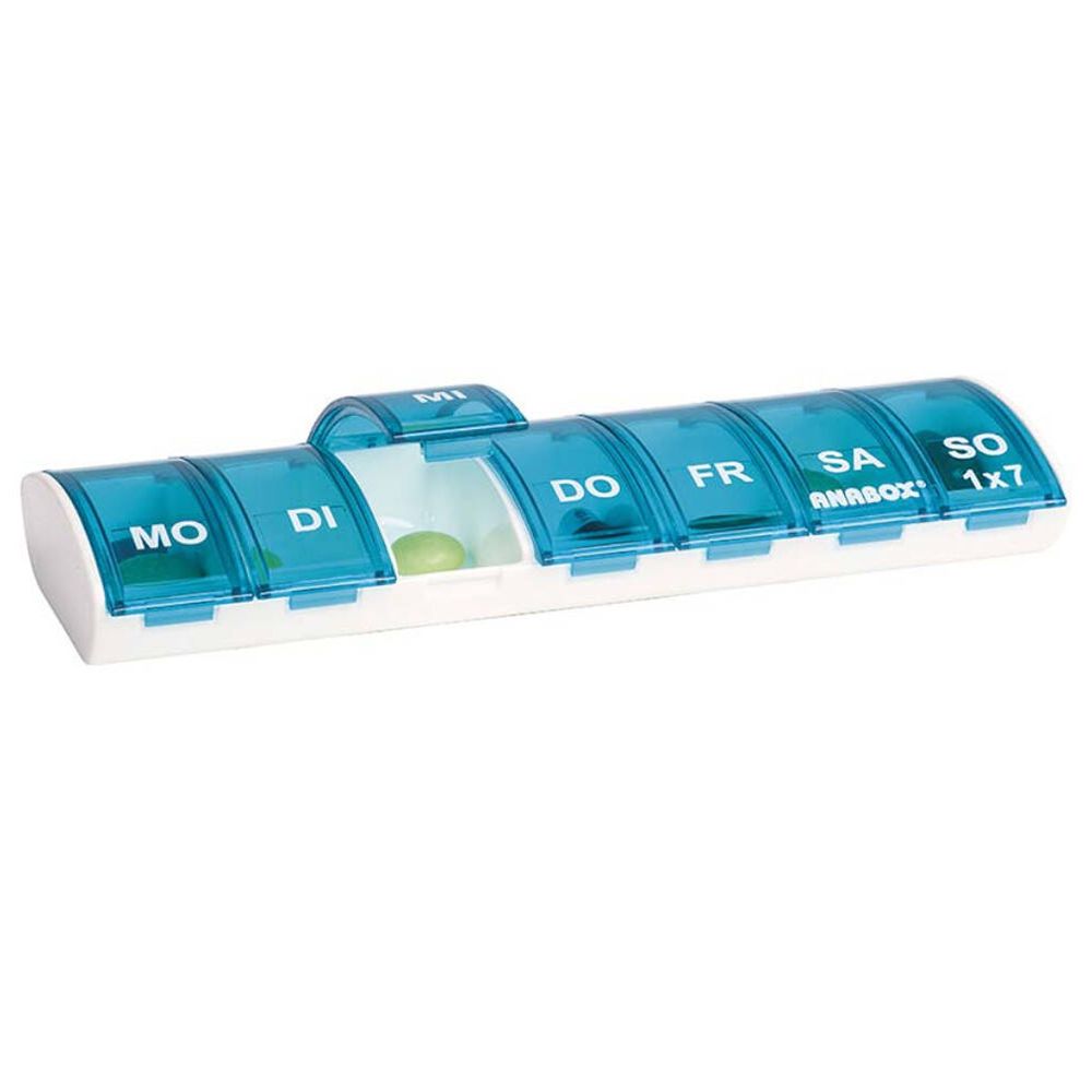 Blauwe ANABOX® 1x7 pillendoos met zeven vakken voor de weekdagen. Elk vak heeft een deksel met dagnaam.
