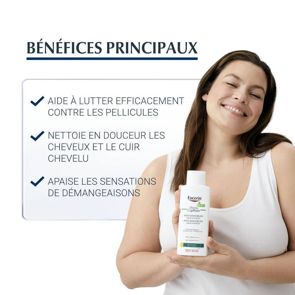 Femme tenant le shampooing Eucerin. Texte : Avantages : lutte contre les pellicules, nettoie en douceur, apaise les démangeaisons.