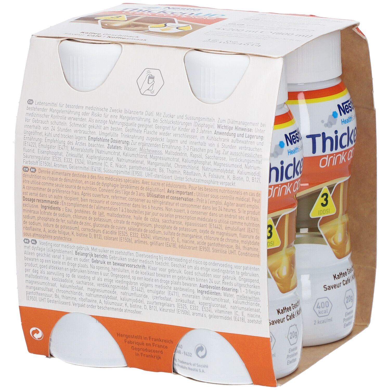 Verpakking met vier flessen ThickenUP Complete Drink Café. Opschrift: Nestle HealthScience. 3 doseringen. Tekst op achterkant.