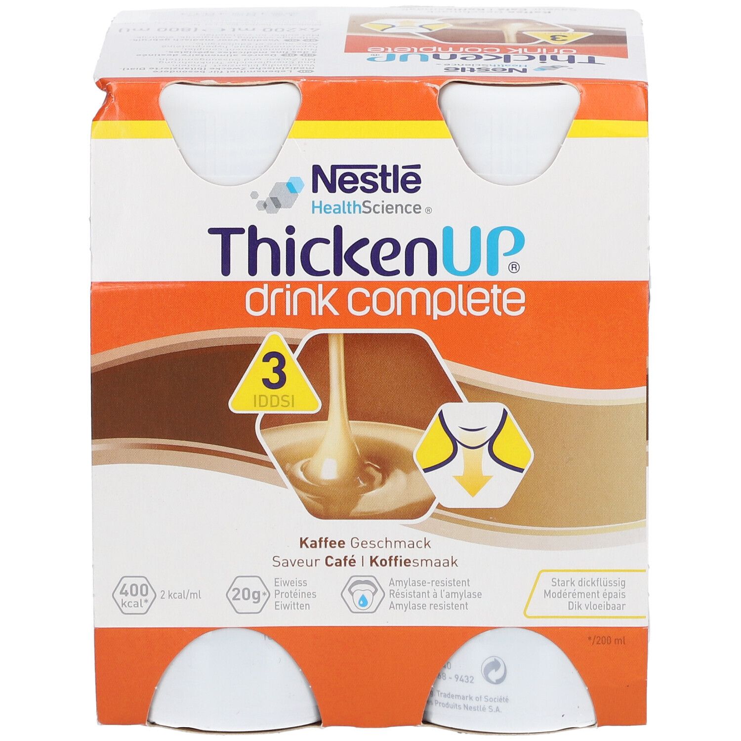Verpakking met vier flessen ThickenUP Complete Drink Café. Opschrift: Nestle HealthScience. 3 doseringen.