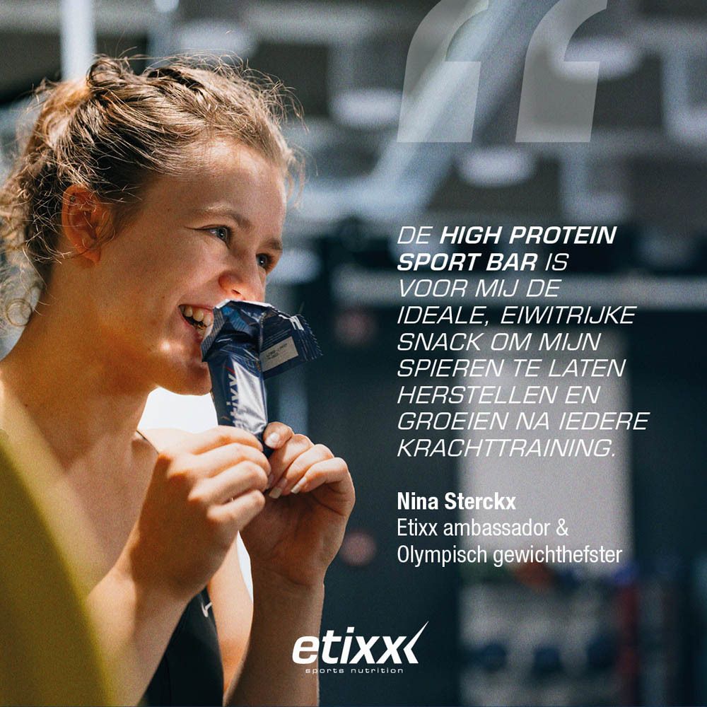 Vrouw eet eiwitreep. Opschrift: etixx. Citaat: High Protein Sport Bar is de ideale snack.