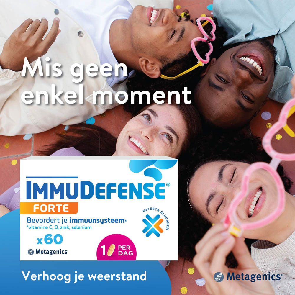 Mensen liggen op de grond, omringd door een doos ImmuDefense Forte.