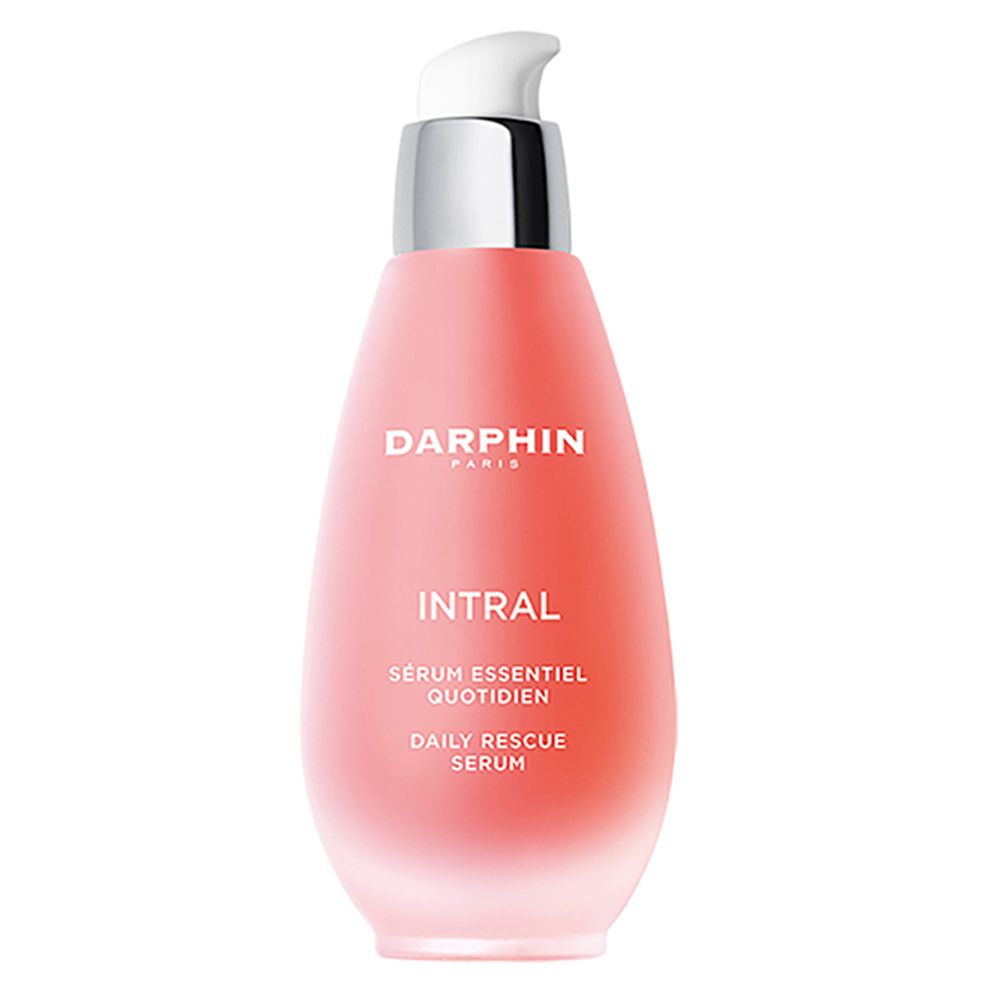 Rosa Serumflasche mit silbernem Pumpkopf. Text: Darphin, Intral, Daily Rescue Serum.