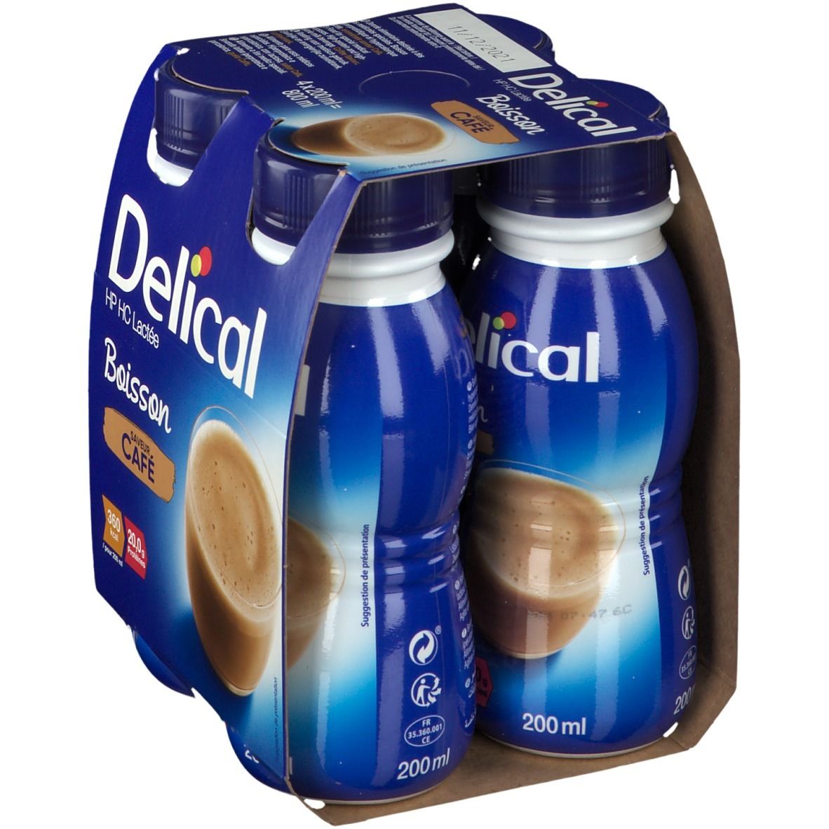 Verpakking van 4 flessen Delical HP HC Lactée Café. Blauwe flessen, afbeelding van bruine drank. Kartonnen verpakking.