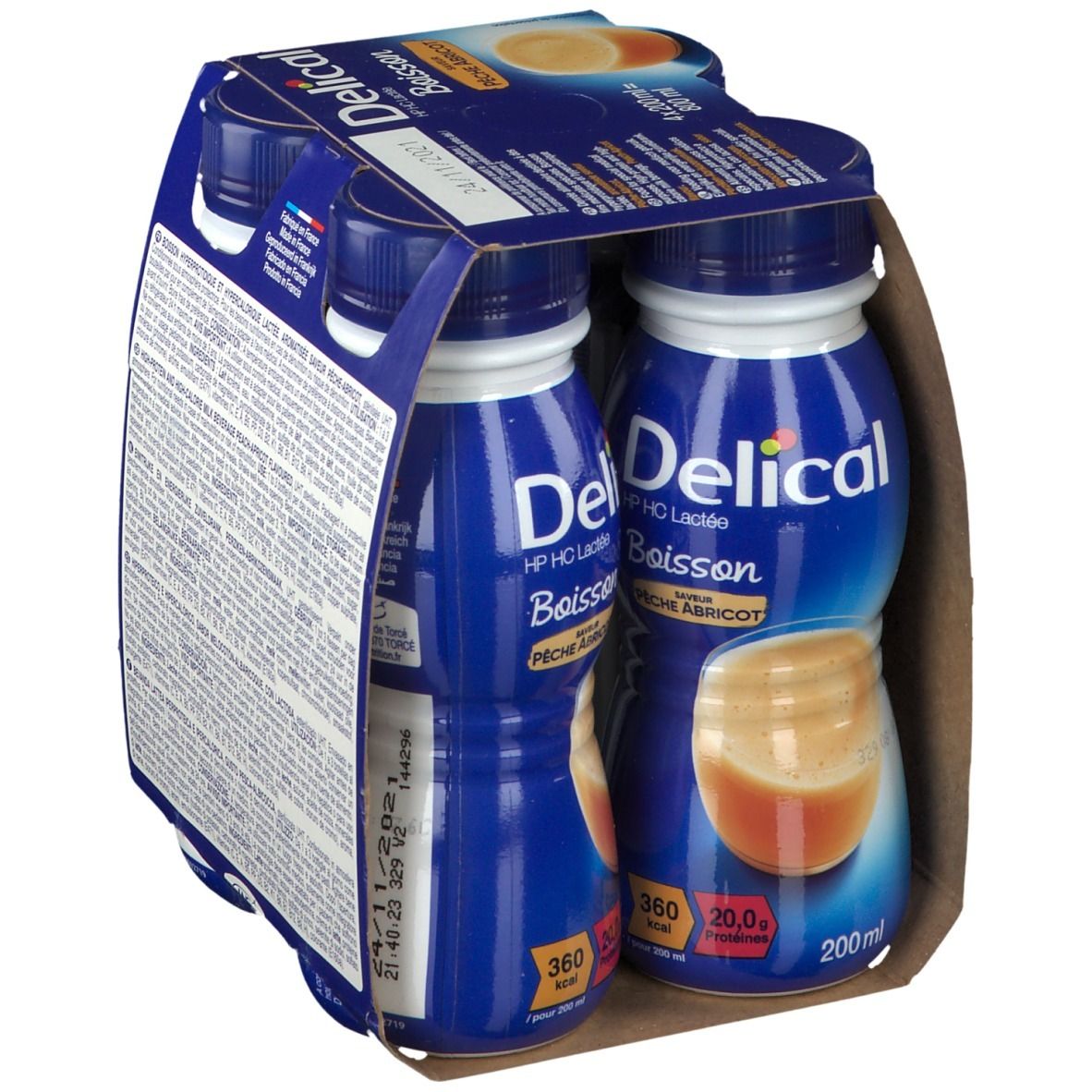 Verpakking van vier flessen. Blauwe flessen met witte tekst. Opschrift: Delical, HP HC Lactée, Boisson, Pêche Abricot.