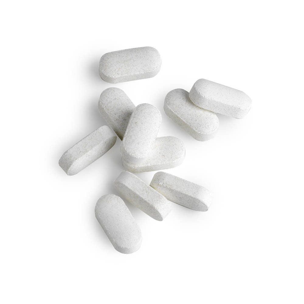 Close-up van witte tabletten. Verschillende tabletten op witte achtergrond.