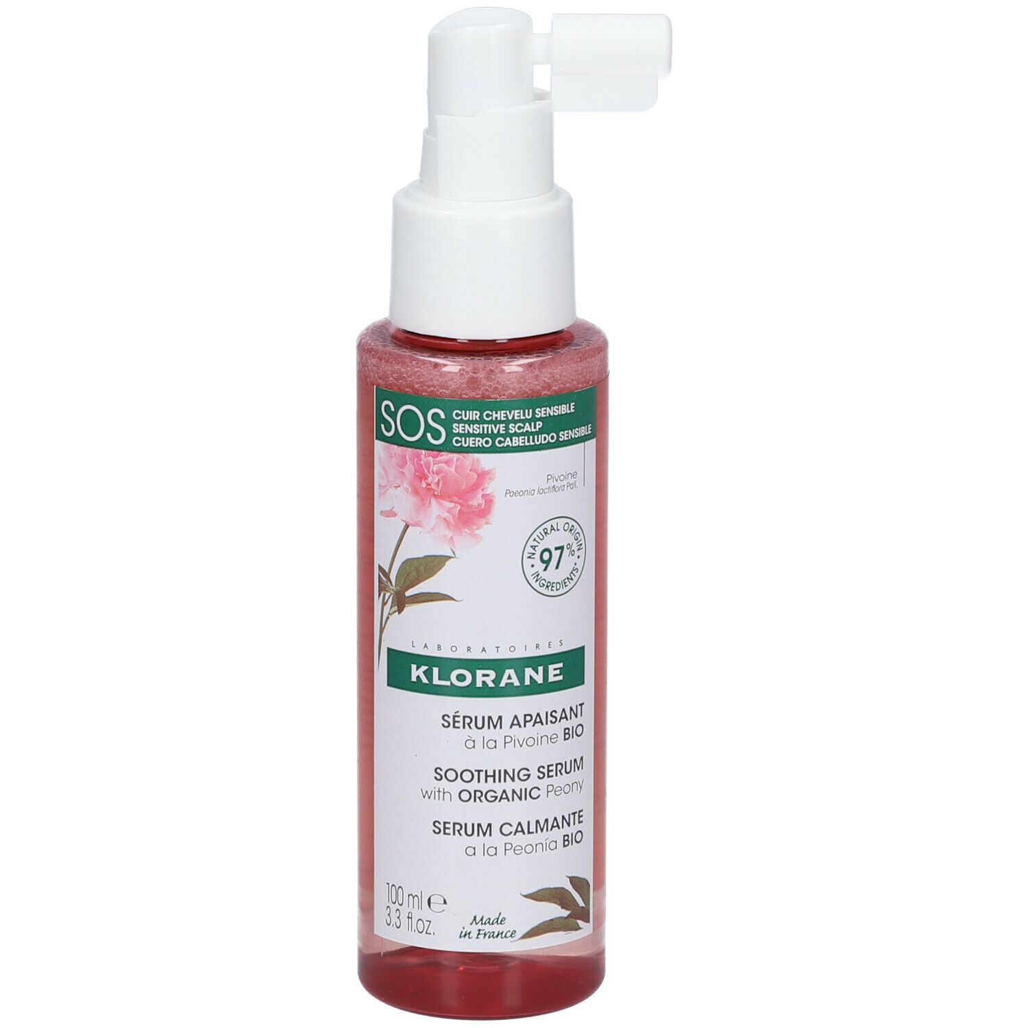 Rode fles met witte spraykop. Opschrift: Klorane, Sérum apaisant, Pivoine BIO. 97% natuurlijke ingrediënten.