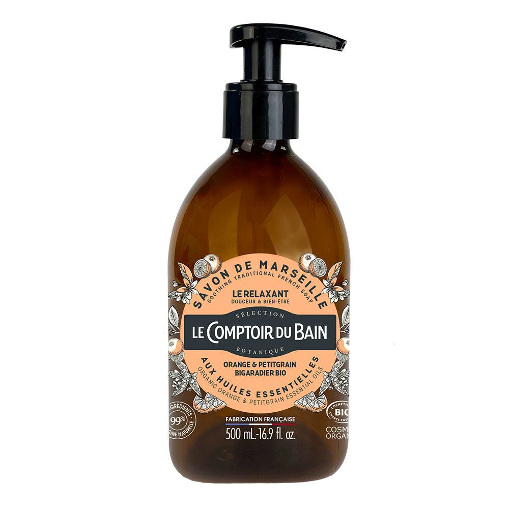 Flacon marron avec pompe noire. Inscription: Savon de Marseille, Le Comptoir du Bain, Orange & Petitgrain. Certification bio.