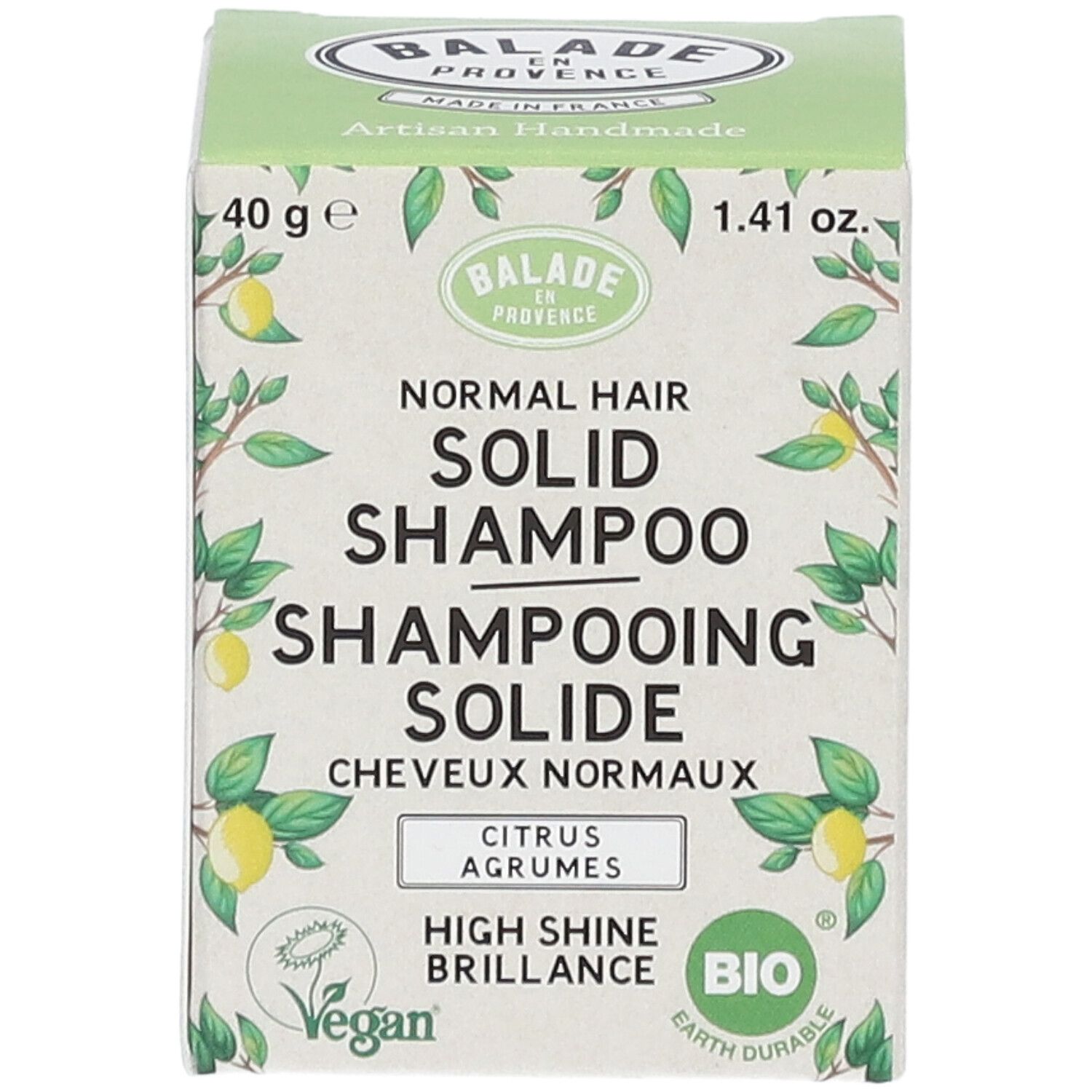 Grüne Schachtel mit Shampoo. Aufschrift: Balade en Provence, festes Shampoo für normales Haar, Citrus Agrumes, vegan, Bio-Siegel.