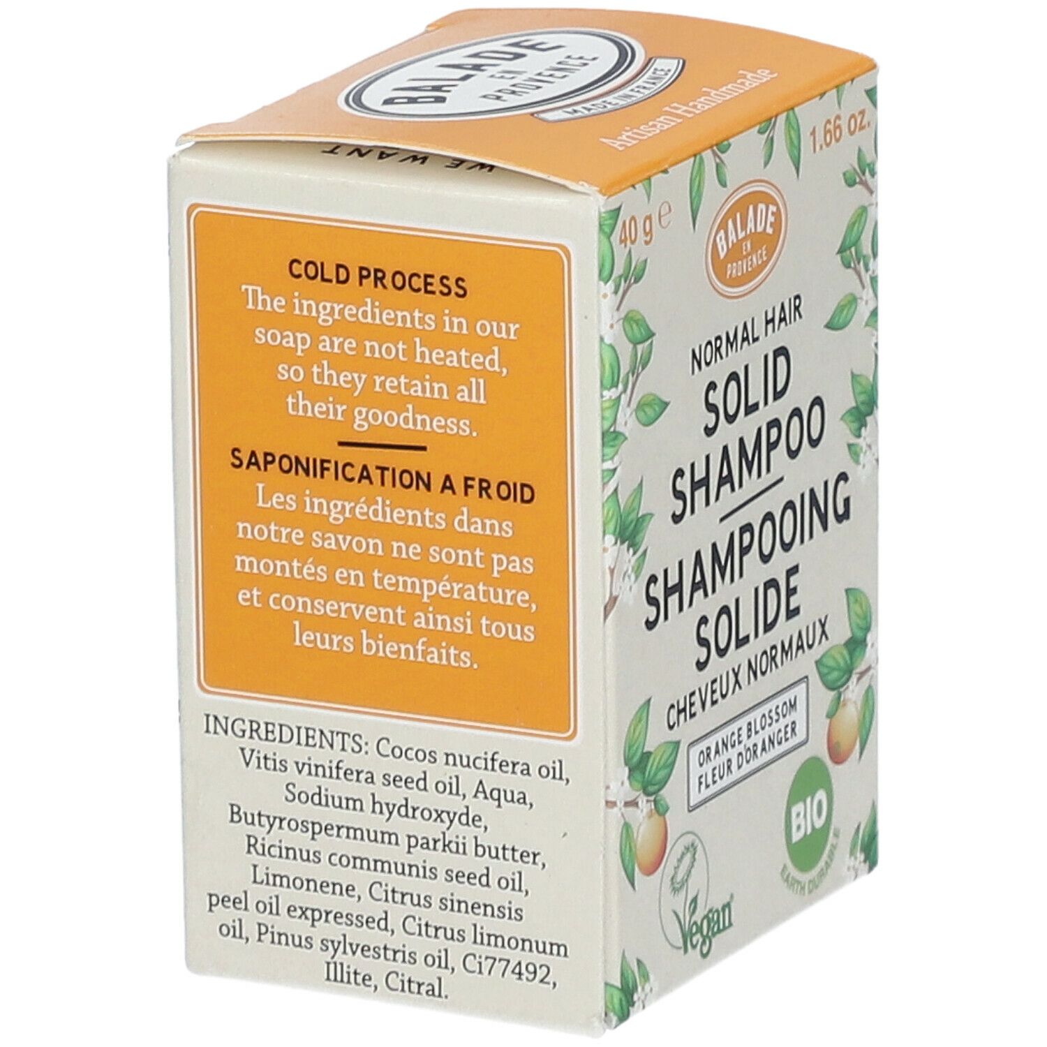 Achterkant van de shampoo verpakking. Ingrediëntenlijst en informatie over koud proces. Bio certificering.
