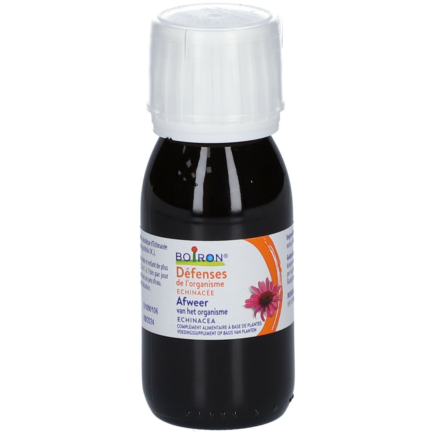 Bruine vloeistof in fles met witte dop. Etiket met tekst en logo.
