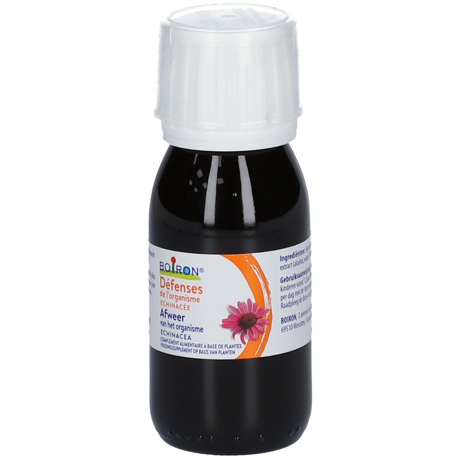 Bruine vloeistof in fles met witte dop. Etiket met tekst en logo.